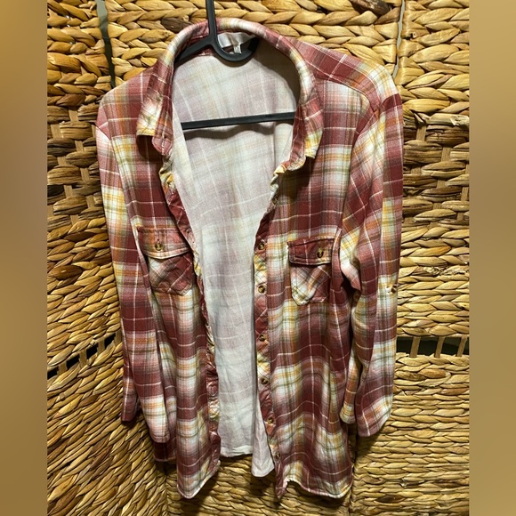 Eden  and Olivia cream and red flannel long sleeve L - Picture 1 of 6